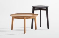 Table basse ronde PLAISIR en bois massif - Design Formstelle - ZEITRAUM
