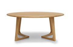 Table basse TWIST COUCH en bois massif - Design Formstelle - ZEITRAUM