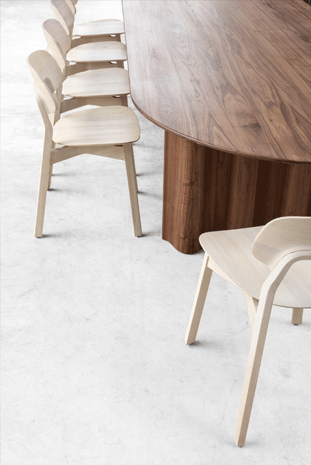 Table rectangulaire CURTAIN en bois massif - Design by Läufer & Keichel - ZEITRAUM 