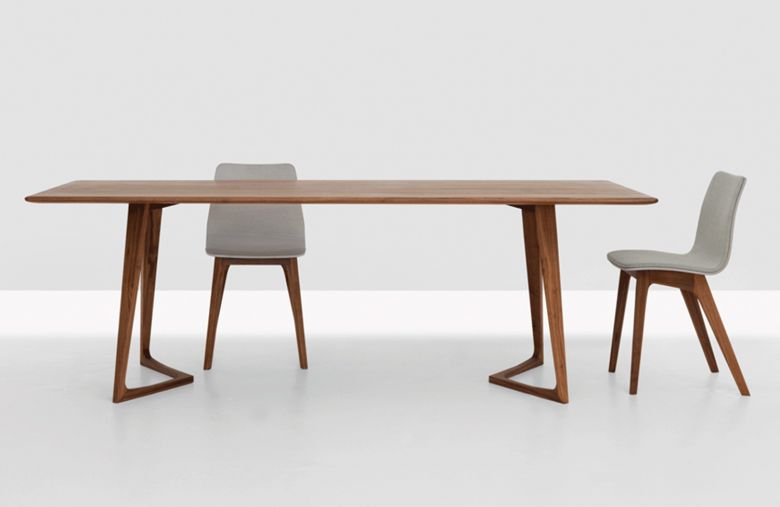 Table rectangulaire TWIST en bois massif - Design Formstelle - ZEITRAUM